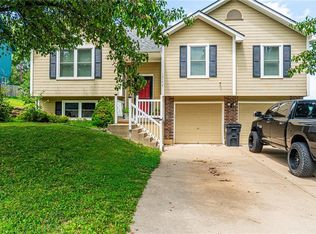 1214 SW Windcrest Ct, Grain Valley, MO 64029