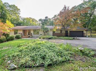 2460 Oak Ridge Trl NE, Grand Rapids, MI 49525