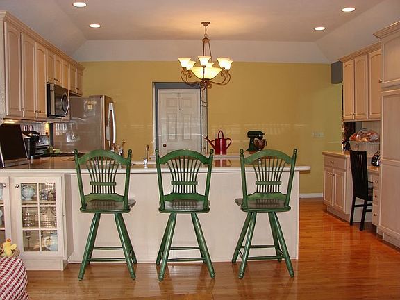 Kitchen Breakfast Bar