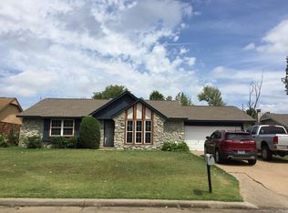 1012 W 17th St, Claremore, OK 74017