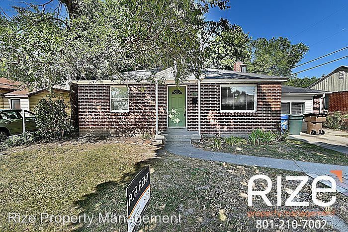 1st image of 1233 S Redwood Dr