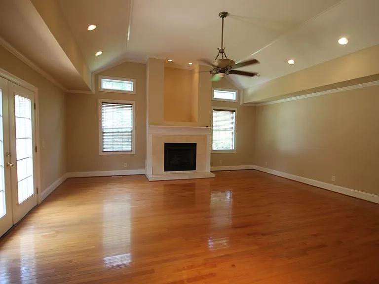 1636 Amber Ln — Photo 10