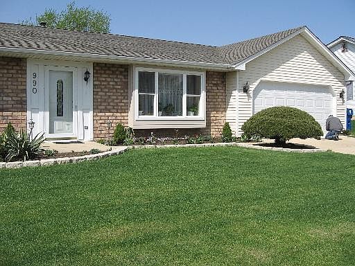 1st image of 990 W Borden Dr