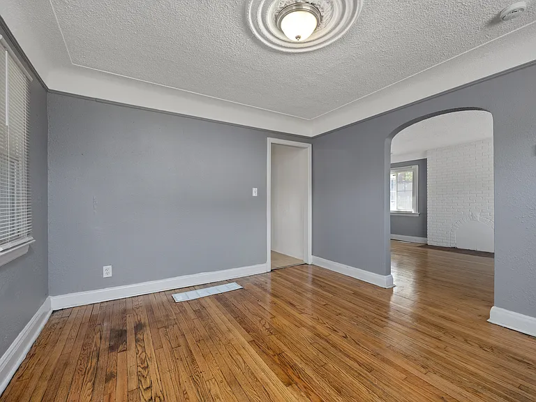 15514 Saint Marys St — Photo 16