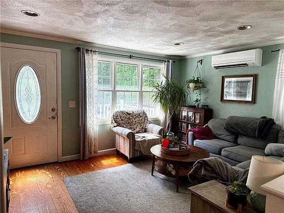 4th image of 408 Gardiner Rd