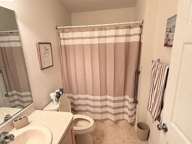 428 Canterbury Ct — Photo 9