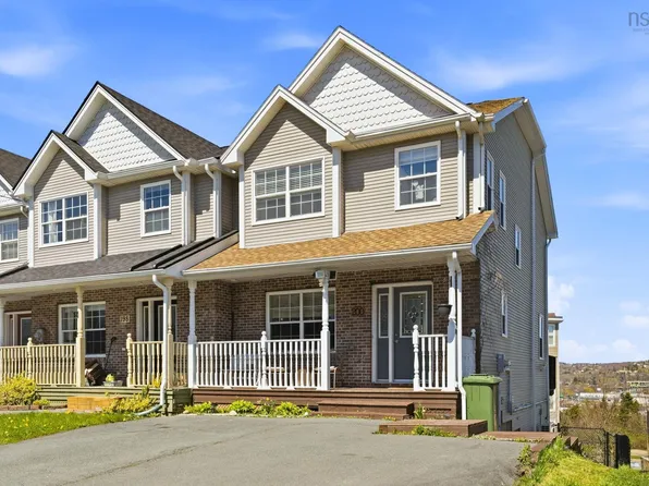 200 Green Village Ln, Dartmouth, NS B2Y 4V4