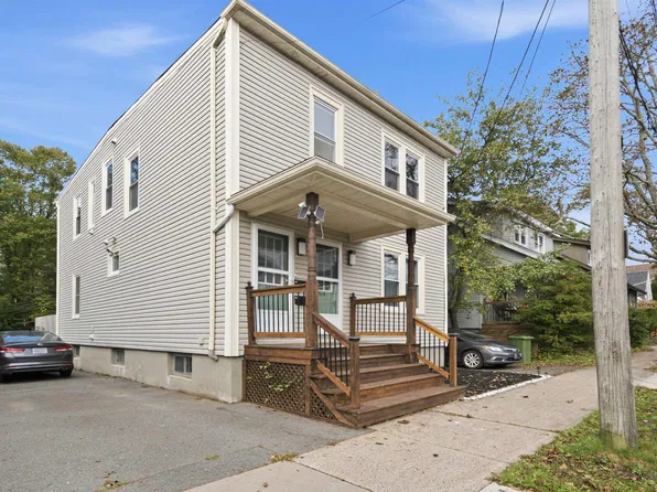 2512 Oxford St, Halifax, NS B3L 2T4