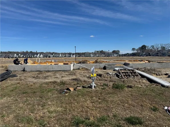 2207 Hampton Roads Pkwy, Chesapeake, VA 23321