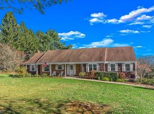 4 Mount View Dr, Chester, NJ 07930