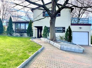 11 Skytop Rd, Scarsdale, NY 10583