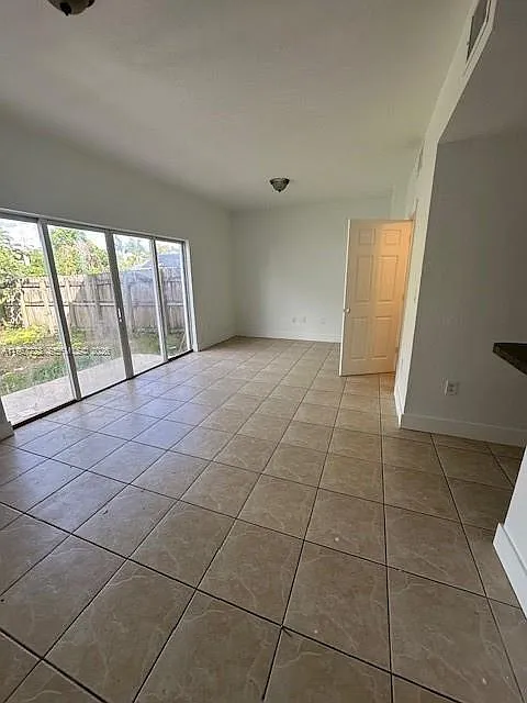 Building Photo - 840 SW 6th Pl #0
