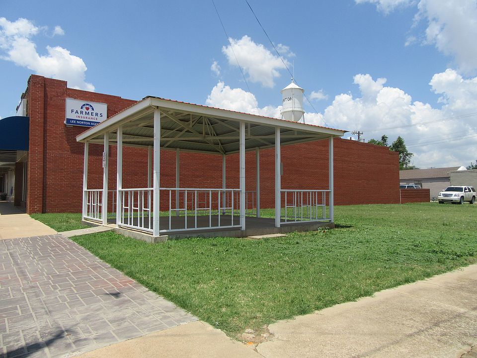 2nd image of 100 W Main St