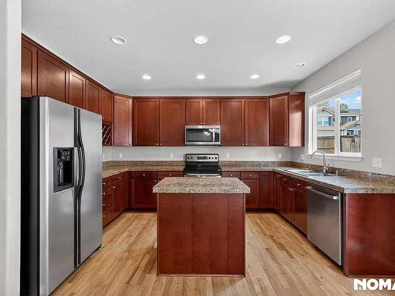 11055 Chesmore St — Photo 3