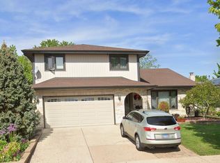 614 Briarwood Ave, Romeoville, IL 60446