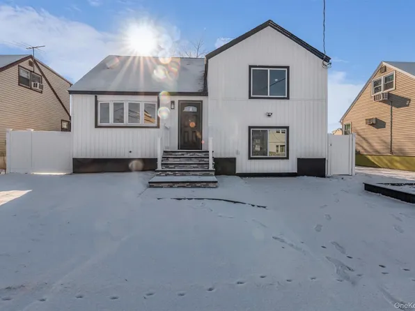 39 Layton Street, Freeport, NY 11520