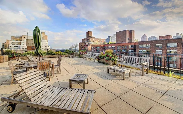 Sold by Corcoran | media 21