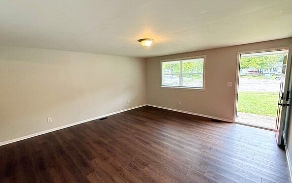 3rd image of 3941 Della Ct