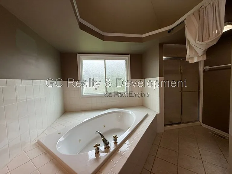 882 Clarendon Ln — Photo 30