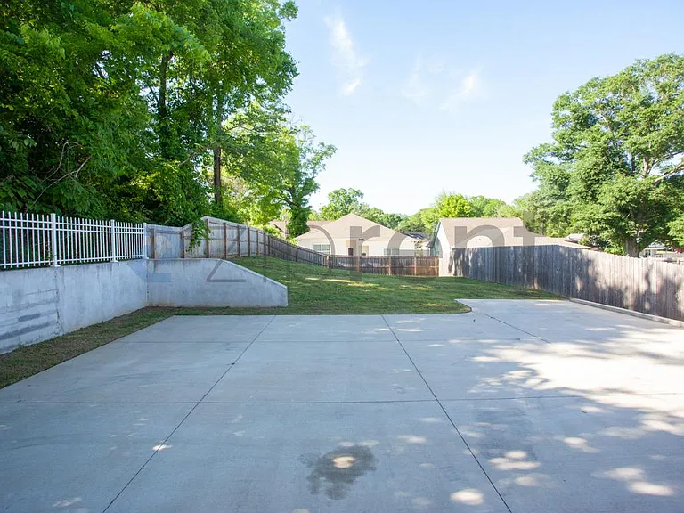 139 W Deaderick St — Photo 38