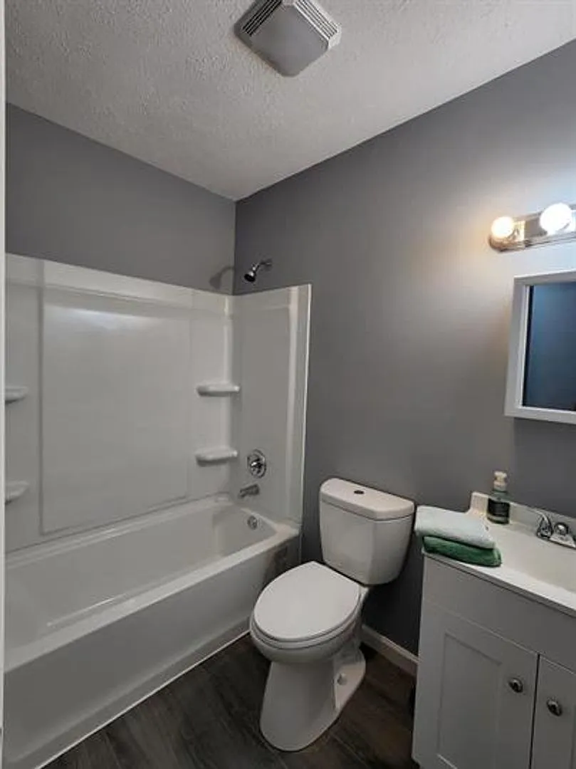 All utilities included with rent - 1 bed 1 bath apartment — Photo 4