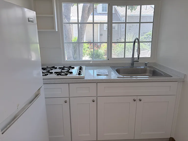 806 W Hamilton Ave — Photo 2