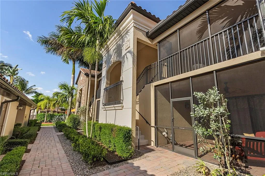 2 bed, 2.0 bath, 1352 sqft, $7,500 — Photo 2
