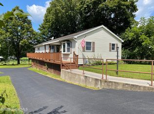 9 Oak St, Corinth, NY 12822