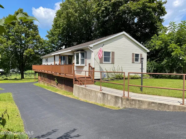 9 Oak Street, Corinth, NY 12822