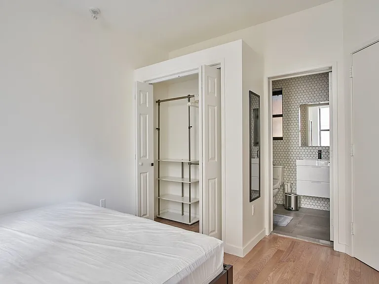 424 W 47th St #3 — Photo 2