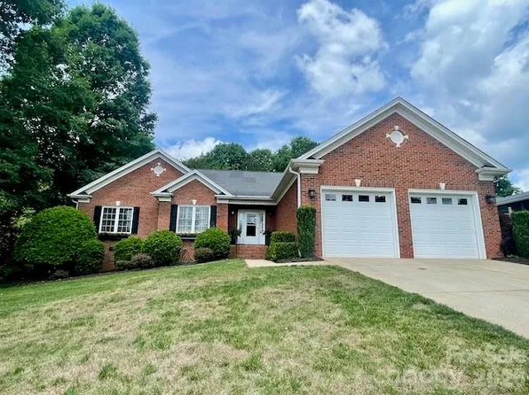 4945 Brookridge Dr NE, Hickory, NC 28601