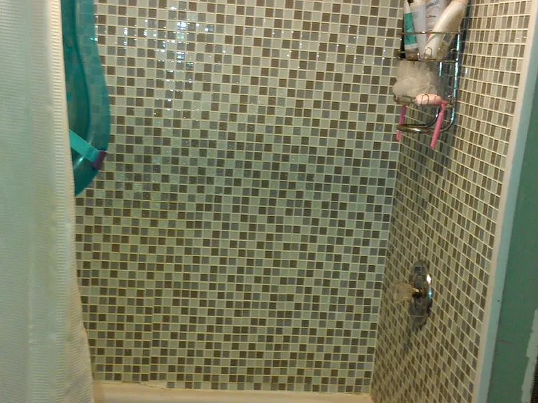 Tiled bath with vanity and tub