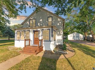 204 S Cardinal Dr, Brandon, SD 57005