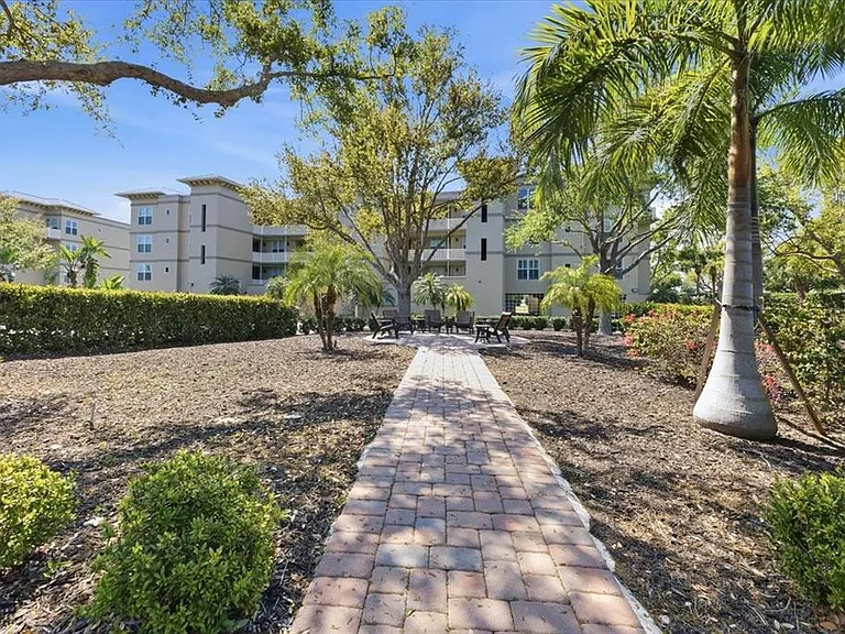 10045 Links Ln #203 — Photo 37