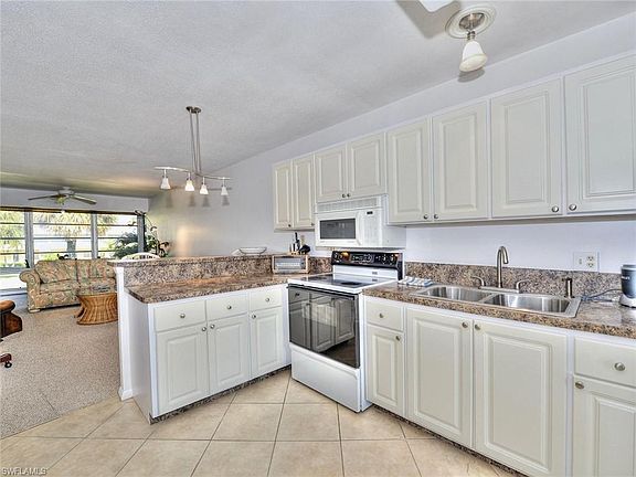 3rd image of 466 12th Ave S #466