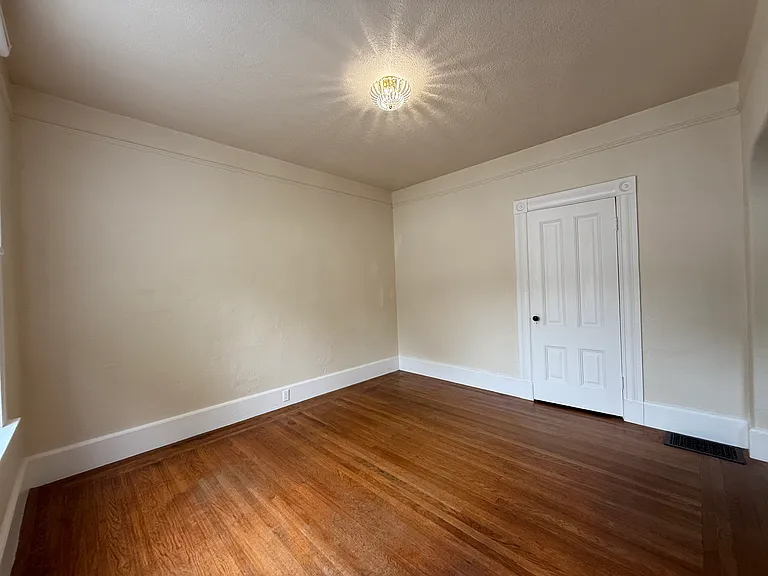 327 N Delaware St — Photo 7