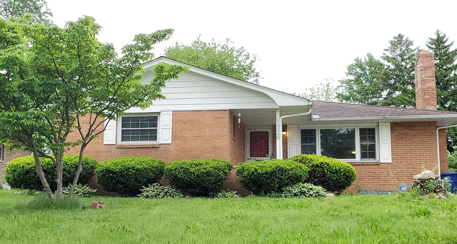 1328 Hamlin Pl photo 1