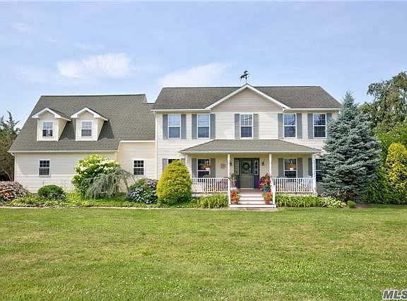 2nd image of 61 Herricks Ln
