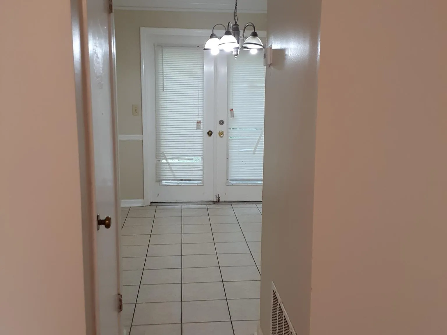 2 bed, 1.5 bath, 1240 sqft, $1,600 — Photo 4
