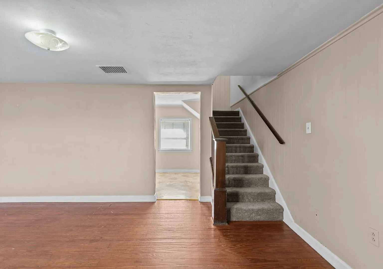 1628 Bradford Terrace — Photo 2