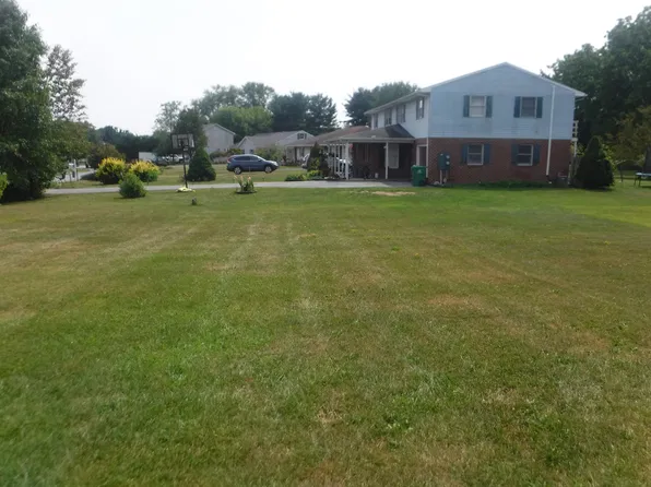 614 Victoria Dr, Greencastle, PA 17225