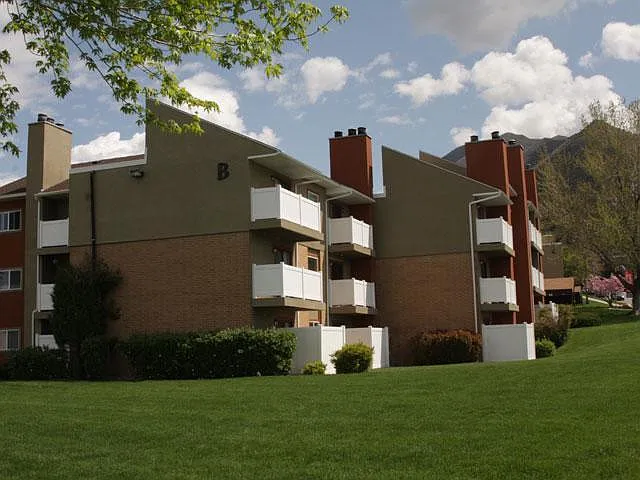 Foothill Place Apartments — Photo 39