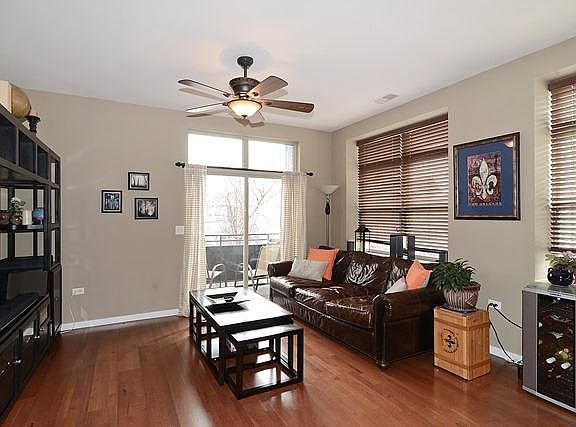 2nd image of 2143 W Wellington Ave Unit 206