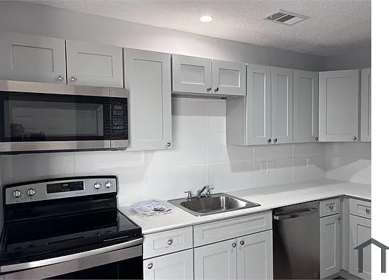 405 Root Ave #16 — Photo 7