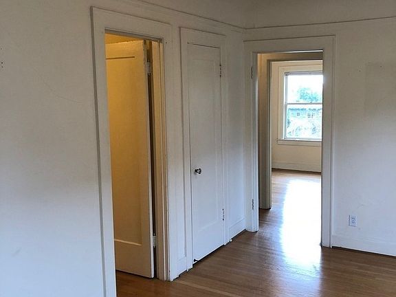 5th image of 315 12th Ave E APT 3