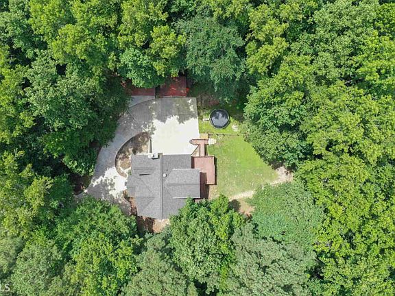 3rd image of 180 Angela Dr