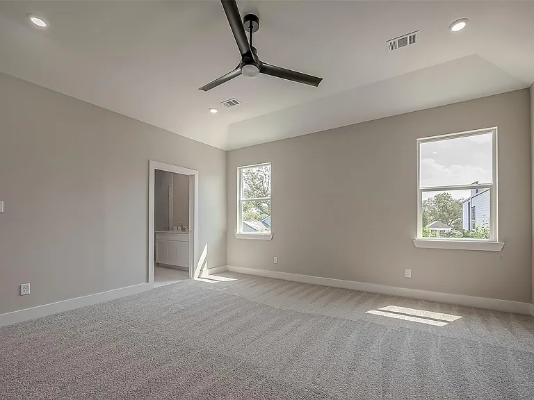 8128 Chateau St — Photo 36