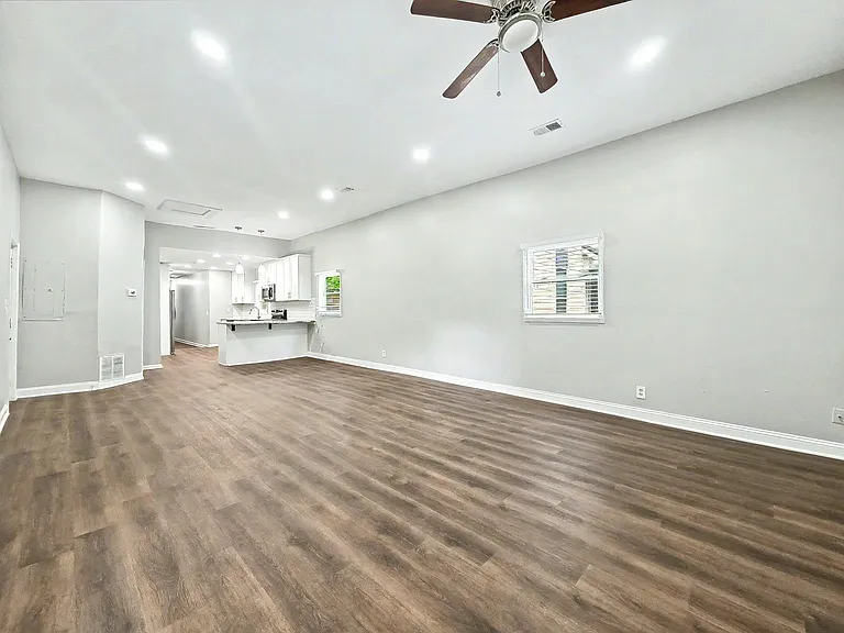 960 Sims St SW — Photo 8