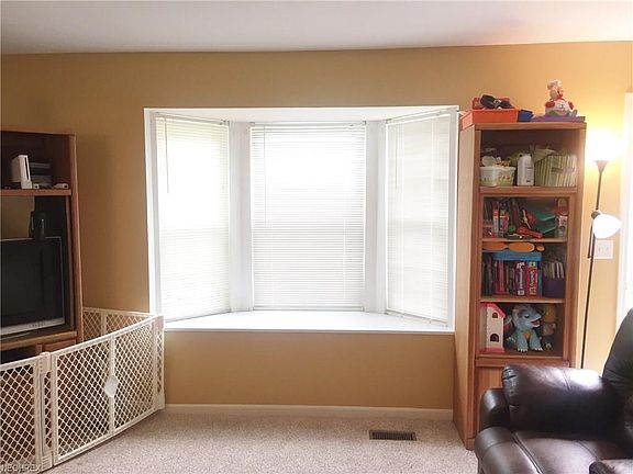 5th image of 871 W Kensington Ln