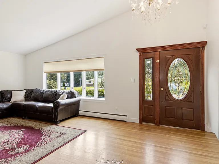 7 Laurie Pl — Photo 3